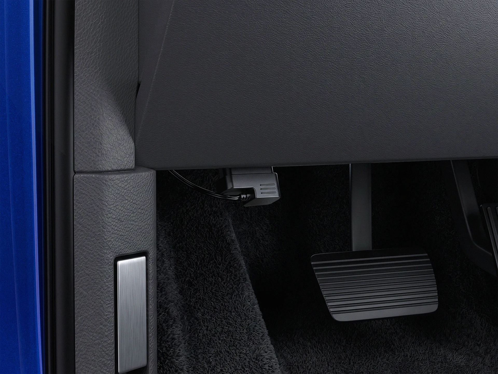 Render da conexão OBD sob o painel da Ranger, ao lado do pedal